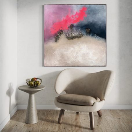 Abstraktes Gemälde mit pinken und blauen Farbtönen über neutralem Hintergrund, eingerahmt.
